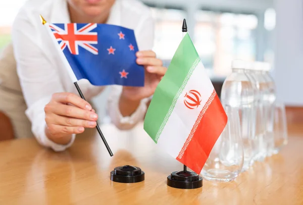 Malá Vlajka Íránu Stole Lahvemi Vody Vlajkou Austrálie Kterou Vedle — Stock fotografie