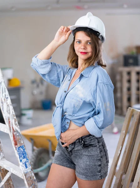 Sexy Woman Denim Shirt Shorts Next Stepladder Room Being Renovated — Fotografia de Stock