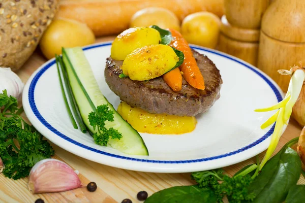 Appetizing Beef Cutlet Baked New Potatoes Carrots Garnished Fresh Cucumber — Stock Photo, Image