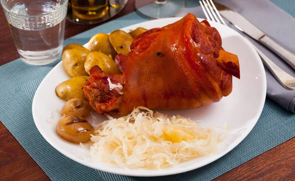 Oven Baked Pork Knuckle Potatoes Cabbage Plate — Stock Photo, Image