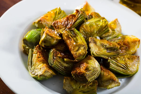 Delicious Oil Fried Cut Artichokes Served Plate Healthy Food — Stock Photo, Image
