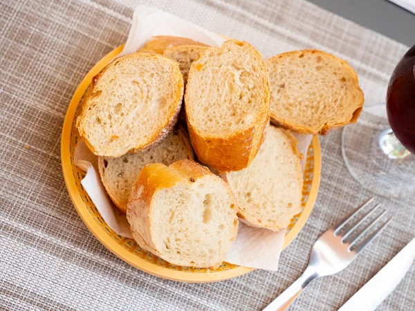 Bread Sliced Served Table Wicker Plate — Stockfoto