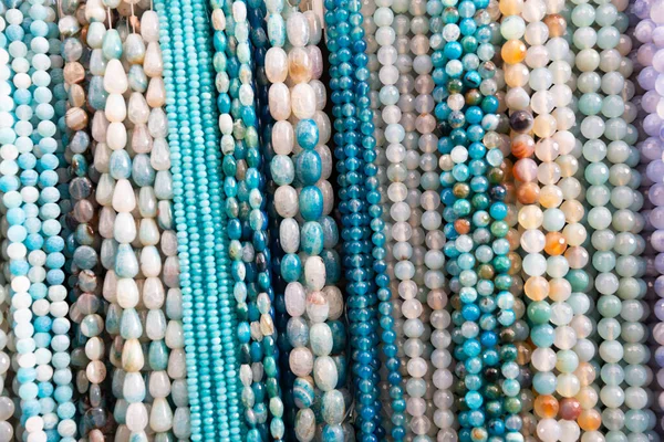 Разнообразие Бусин Натурального Камня Изготовления Ожерелий Браслетов Ювелирном Магазине — стоковое фото