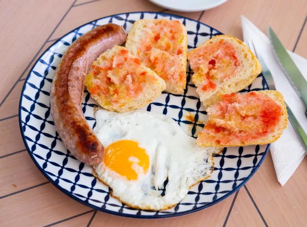 Appetizing Grilled Sausages Served Fried Eggs Tomato — Stock Photo, Image