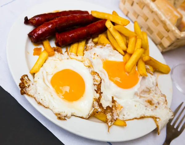 Huevos Con Chistorra 用香肠和土豆搅拌鸡蛋 西班牙菜 — 图库照片