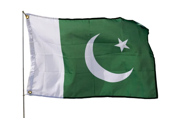 在风中骄傲地飘扬的巴基斯坦国旗 在白色背景下被隔离 — 图库照片