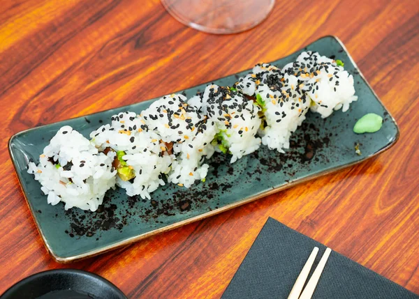 Juicy California Roll Plate Chopsticks Wasabi Soy Sauce — Stock Photo, Image