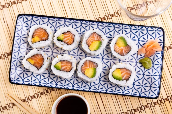 Eetlust Sushi California Roll Met Zalm Avocado — Stockfoto