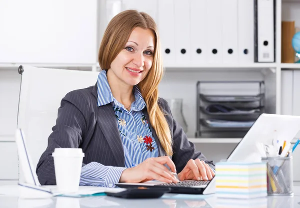 Successful Businesswoman Using Laptop Workplace — Stock Photo, Image