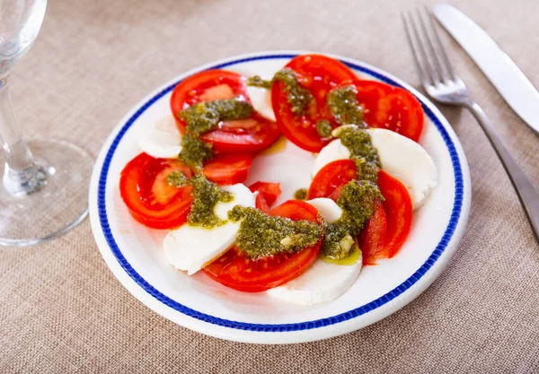 Caprese Salad Tomato Mozzarella Balsamic Glaze Dished Plate Laid Restaurant — Stock Photo, Image