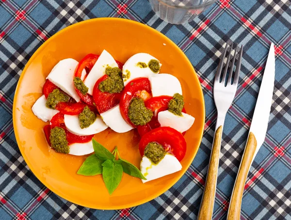 National Italian Snack Caprese Made Tomatoes Mozzarella Basil Pesto Sauce — Stok fotoğraf