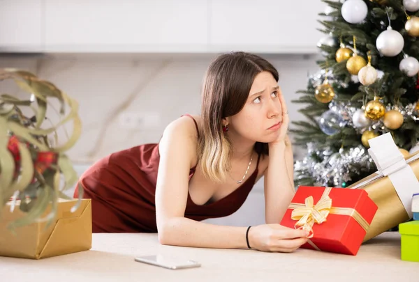 Portrait Saddened Young Woman Home Background Christmas Tree Presents — Stock Photo, Image