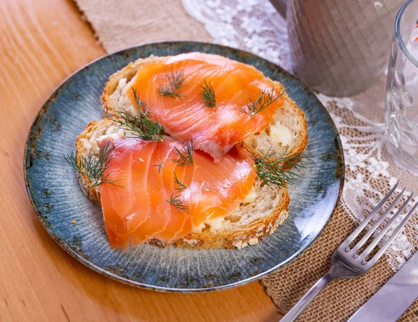 Appetizing Salmon Sandwich Served Dish Restaurant — Stock Photo, Image