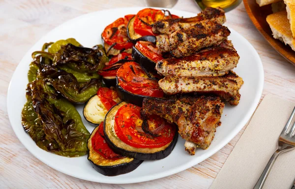 Roasted Pork Ribs Served Grilled Vegetables White Plate — Stock Photo, Image