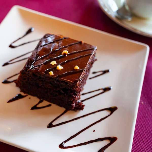 Ceviz Çikolata Soslu Nefis Browni — Stok fotoğraf