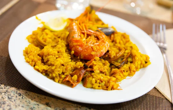 Service Plate Containing Paella Different Seafood Served Necessary Table Laying — Stock Photo, Image