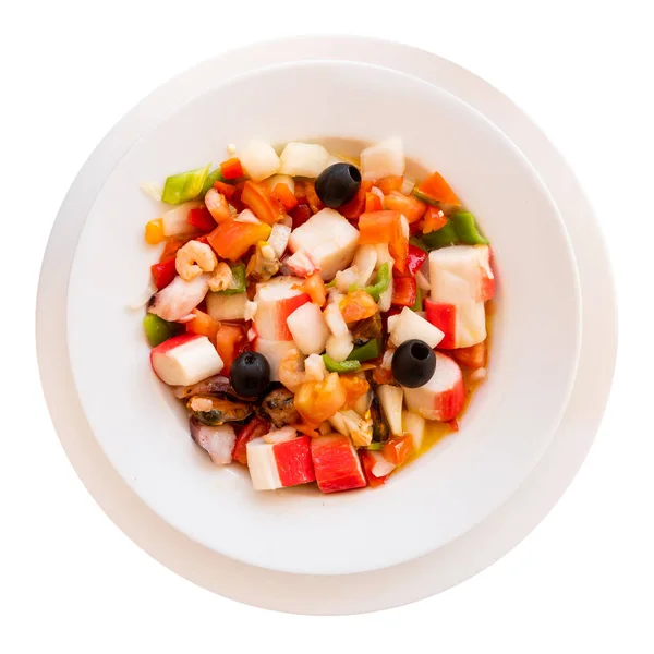 Čerstvý Salát Mořskými Plody Zeleninou Podávaný Pokrmech Restauraci Izolované Přes — Stock fotografie