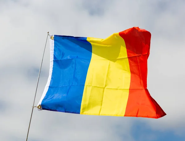 Färgglada Blå Gula Och Röda Nationella Rumänska Flagga Symboliserar Frihet — Stockfoto
