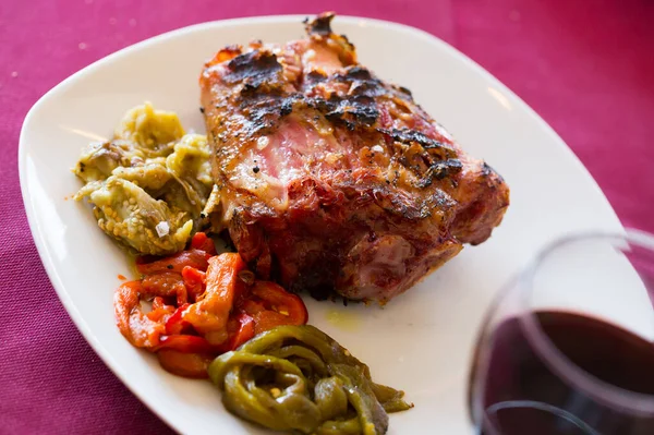 Delicious Grilled Pork Knuckle Braised Vegetables Glass Red Wine — Stock Photo, Image