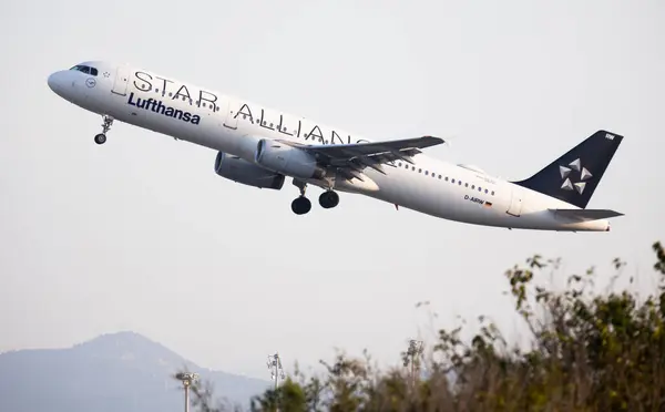 Barcelona Spain August 2023 Lufthansa Airbus Star Alliance Livery Ascending — Stock Photo, Image
