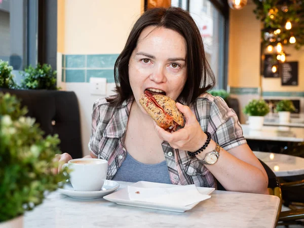 Adult Woman Having Breakfast Cafe Sandwich Drinking Coffee — Stock Photo, Image