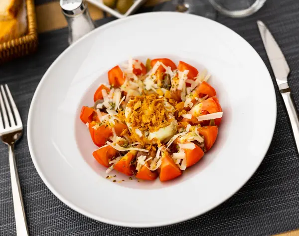 Salad Made Tomato Deviled Egg Scattered Grated Cheese Served Plate — Stock fotografie