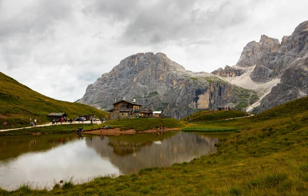 Segantini Hut Italy August 2023 Tourists Landmark Spacious Two Storey — Stock Photo, Image