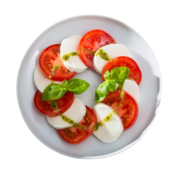 Frischer Würziger Caprese Salat Mit Mozzarella Tomaten Basilikumblättern Und Pesto — Stockfoto