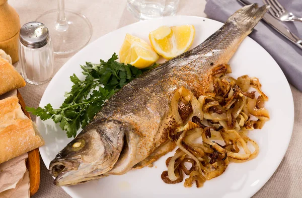 Delicious Fish Dish Fried European Bass Served Onion Lemon Parsley — Stock Photo, Image
