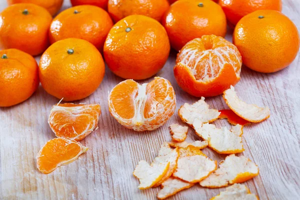 Peeled Whole Fresh Juicy Clementines Wooden Table Concept Health Benefits — Stock Photo, Image