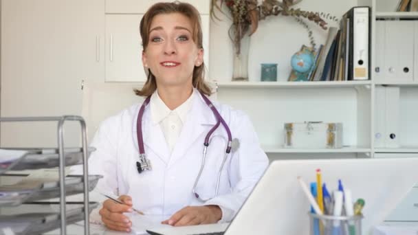 Friendly Female Doctor Giving Prescription Patient High Quality Footage — Stock Video