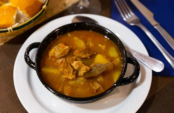 Pretty Serving Beef Stew Cooked Spanish Style — Stock Photo, Image