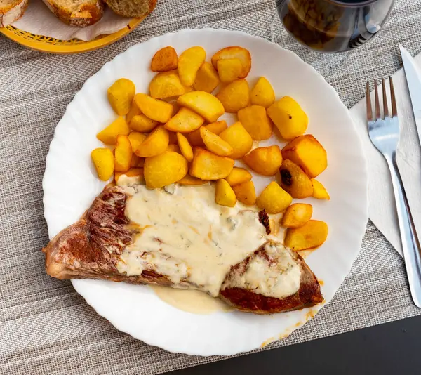 Fried Veal Steak Roquefort Sauce Roasted Potato Garnish — Stock Photo, Image