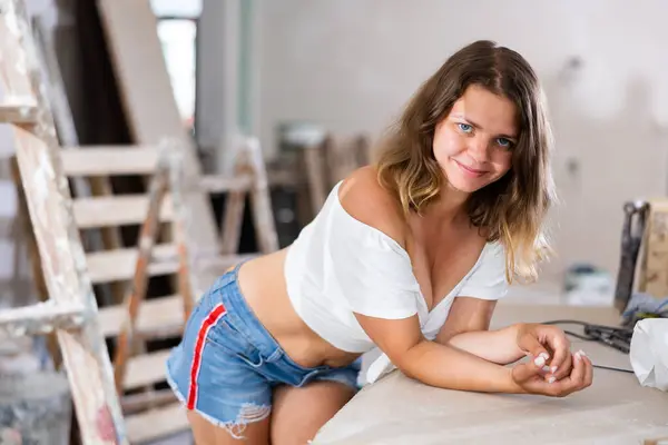 Portrait Tempting Caucasian Woman Revealing Attire Posing Construction Site — Stok fotoğraf