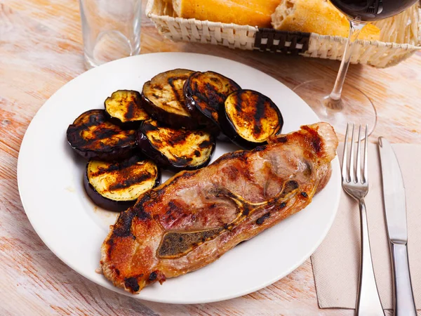 Appetizing Fried Pork Shoulder Eggplant Served Plate — Stock Photo, Image