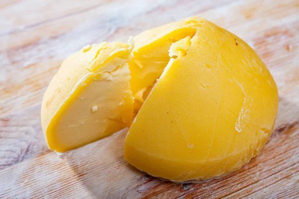 Galiçya Mutfağı Inek Kafası Tetilla Peyniri Ahşap Arka Planda — Stok fotoğraf