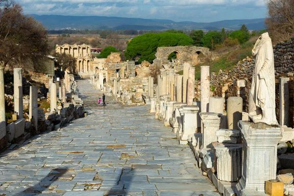 Zmir Efes Ilçesindeki Curetes Ana Caddesindeki Binalar Heykellerin Mimari Unsurlarının — Stok fotoğraf