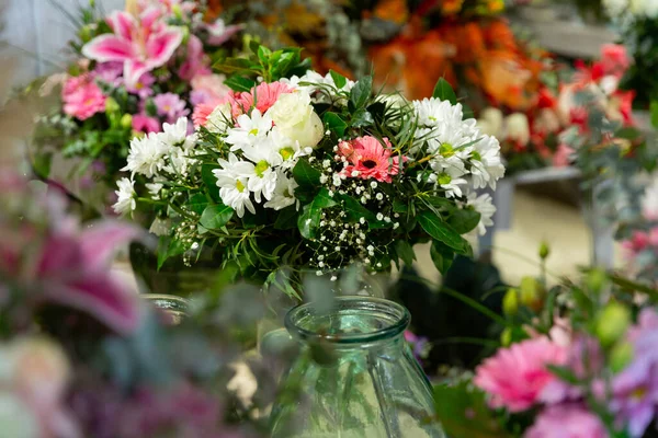 Bouquets Flowers Glassy Vases Showroom Floral Shop — Foto Stock