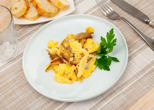 Just Cooked Scrambled Eggs Asparagus Mushrooms Served Table Ready Eat — Stock Photo, Image