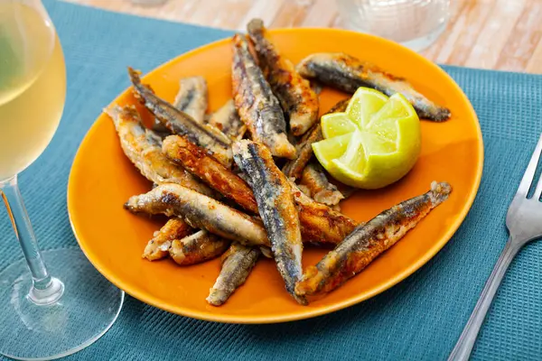 Appetizer Cooked Fried Anchovies Lemon Spanish Cuisine — Stock Photo, Image