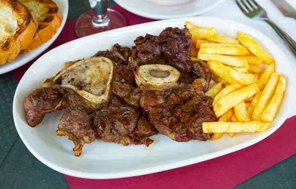 欧索布哥是意大利传统的肉食 由牛肉或牛肉制成 — 图库照片