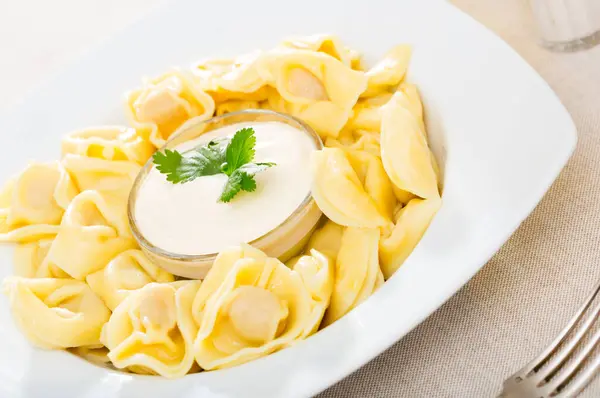 Homemade Ravioli Served Creamy Garlic Sauce Parsley — Stock Photo, Image