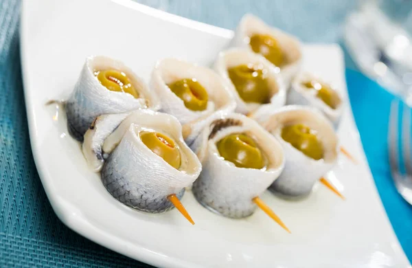 Appetizing Herring Rolls Olives Skewers High Quality Photo — Stock Photo, Image