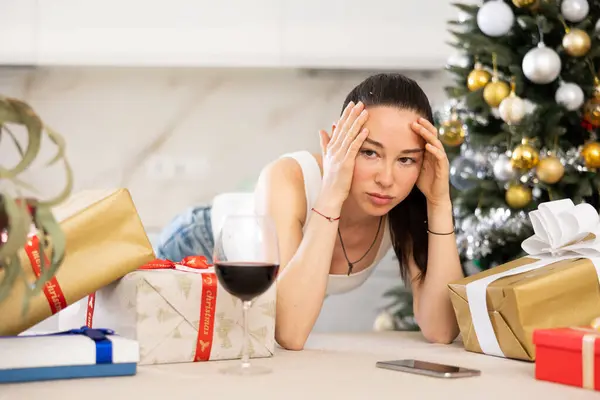 Apartment Decorated New Year Frustrated Young Woman Stands Telephone Her — Stock Photo, Image