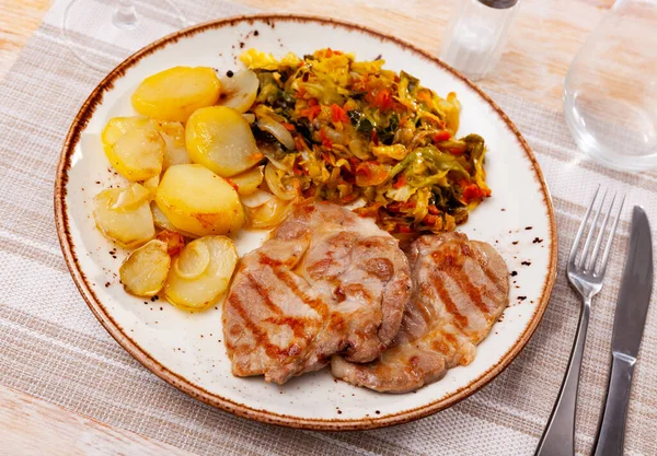 Appetizing Roasted Pork Steak Served Baked Potatoes Stewed Cabbage Vegetables — Stock Photo, Image