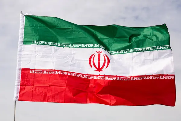 Stor Flagg Iran Festet Lang Håndtak Mot Bakgrunn Klar Lys – stockfoto