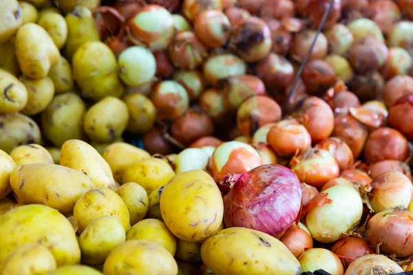 Gran Cantidad Verduras Almacenan Juntas Supermercado Comestibles Patatas Cebollas Caja — Foto de Stock