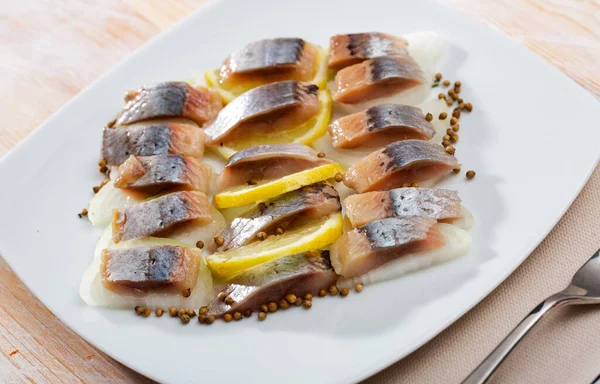 Biberiye Soğan Limonlu Fileto Balığı — Stok fotoğraf
