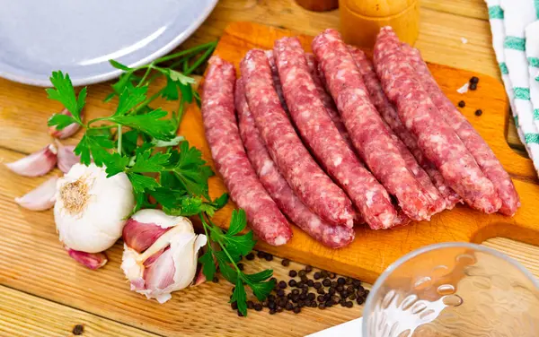 Fresh Sausages Longaniza Chopping Board Restaurant Catalan Dish — Fotografia de Stock