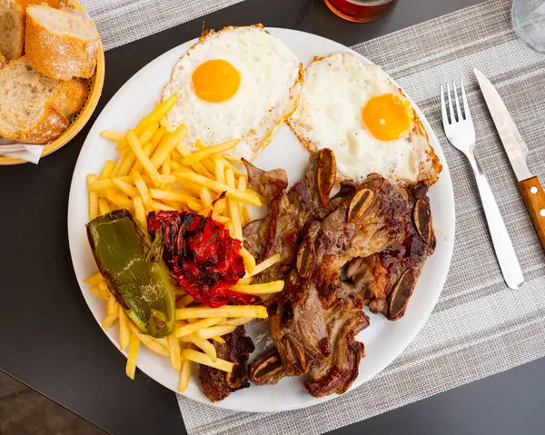 Traditional Spanish Barbecue Grilled Pork French Fries Eggs Cafe — Stok fotoğraf